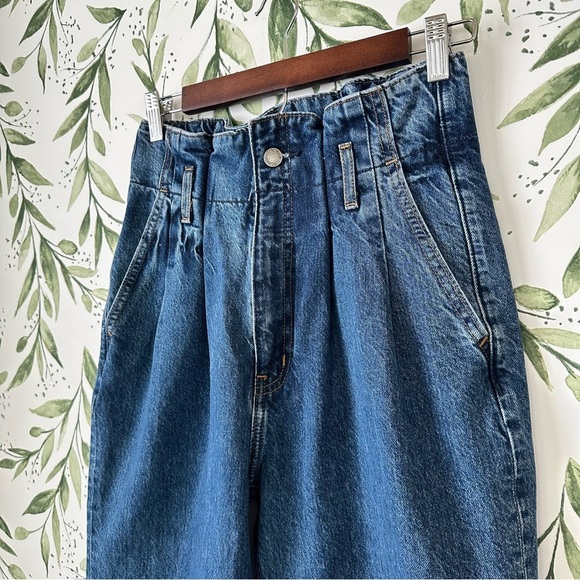 Abercrombie and Fitch Mom Jean. High Waist. Size 4/27. - Picture 3 of 9